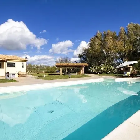 Annetta Con Piscina Per 10 Persone Con 4 Bagni E 4 *