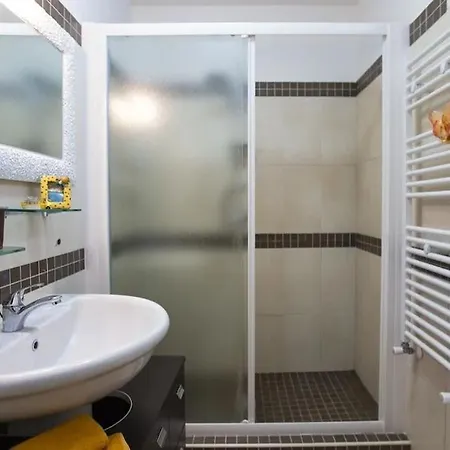 Annetta Con Piscina Per 10 Persone Con 4 Bagni E 4 *